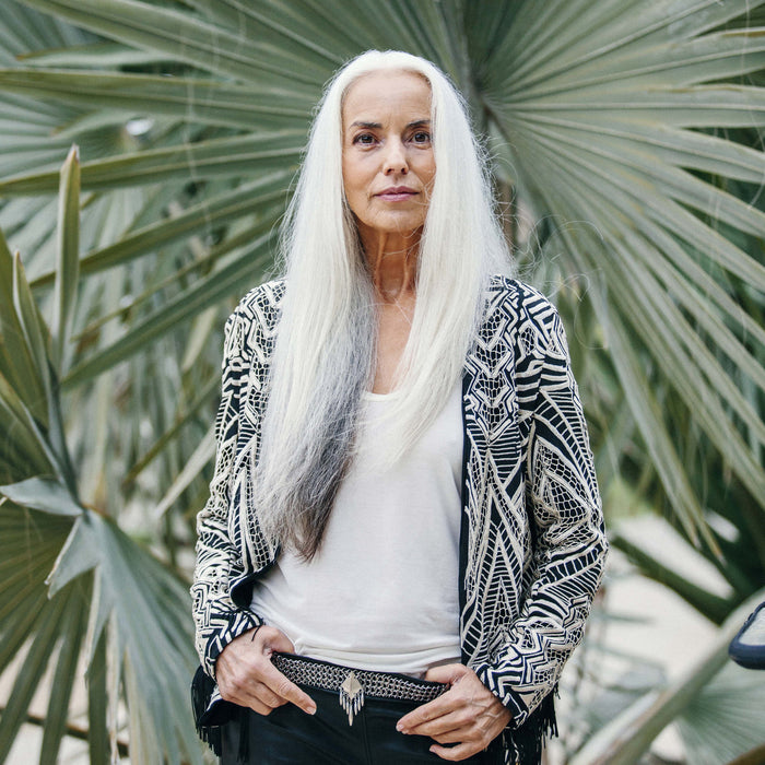 BLNDN BABE YASMINA ROSSI TAKES INTERNET BY STORM IN HUFFINGTON POST ARTICLE